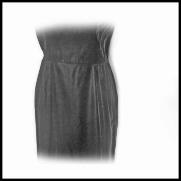 Black Velvet Dress Vintage 1950s Boat Neckline 50s Minimalist Sheath  Low Back - Picture 5 of 16